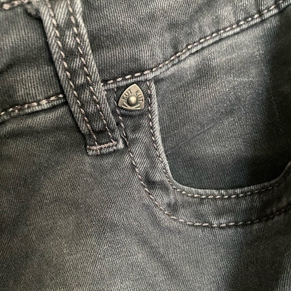 Kut From The Cloth Stevie Straight Leg Black Denim Jeans Size 6 - Picture 5 of 6